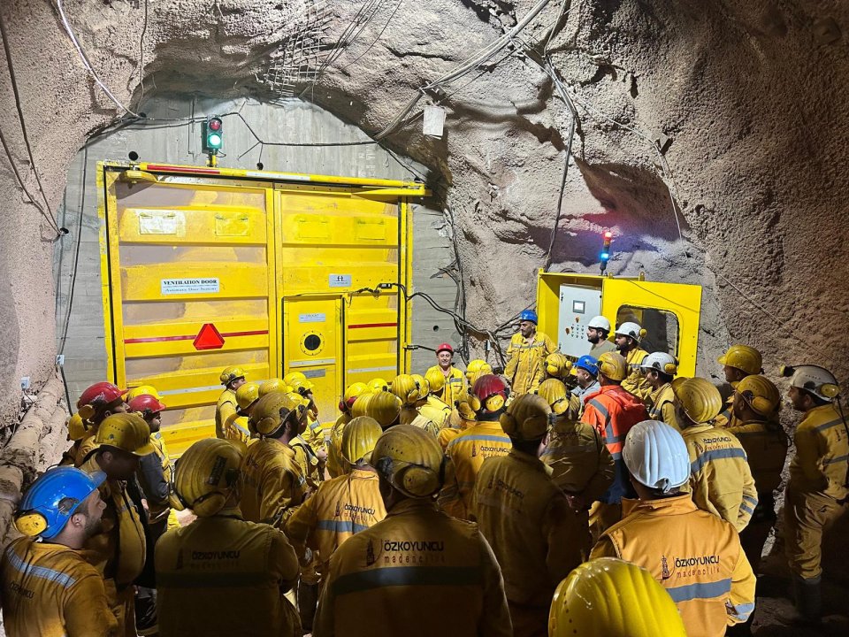 Underground Mine Hydraulic and Pneumatic Ventilation Doors
